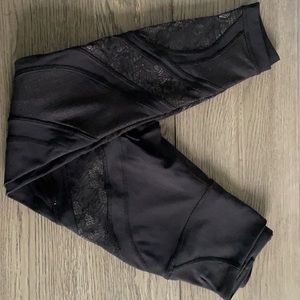Lululemon wunder under lace leggings size 2